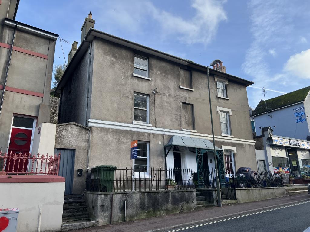 Lot: 55 - FREEHOLD PROPERTY ARRANGED AS FOUR SELF-CONTAINED UNITS -